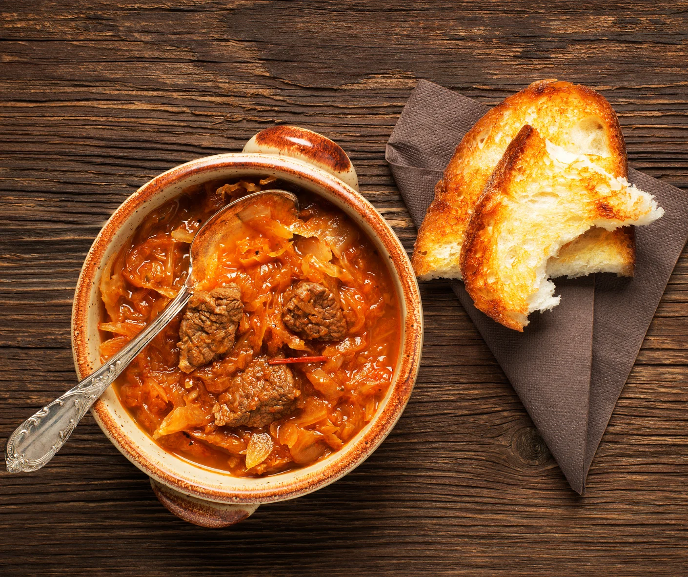 BEEF W/CABBAGE IN TOMATO SAUCE
