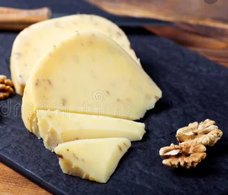 GOUDA WITH WALNUTS